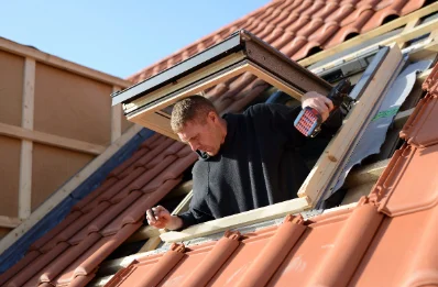 Pose de fenêtres de toit Velux à Plougonver